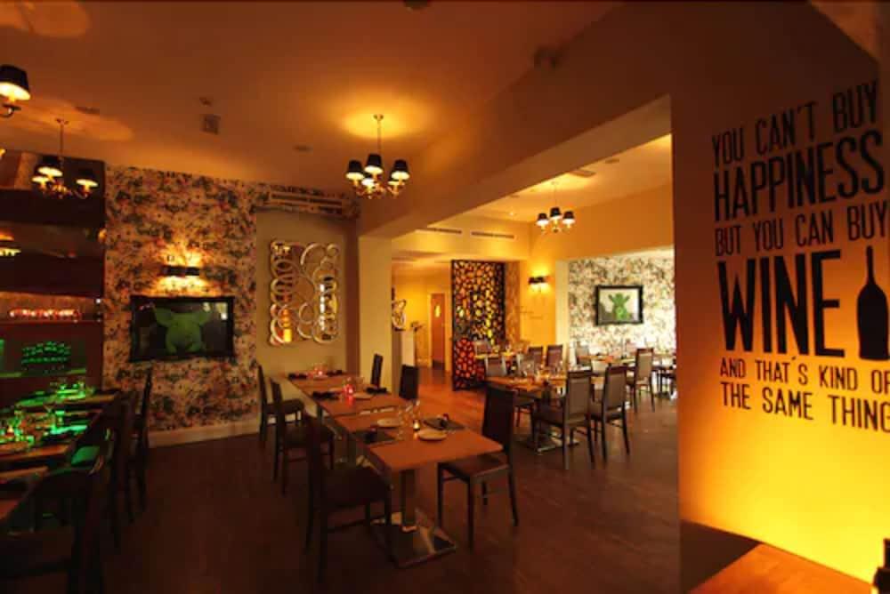 The Inn Hotel Bar And Restaurant Saint Helier Jersey Eksteriør bilde